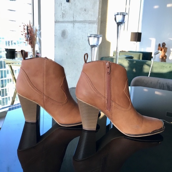 Steve Madden Booties in Cognac Size 7 - Picture 3 of 13